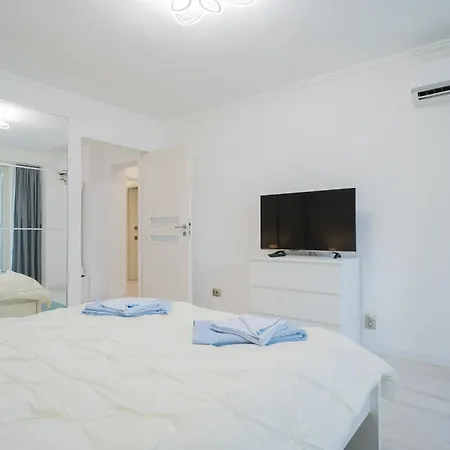 Luxury 2Br On Decebal Avenue-2